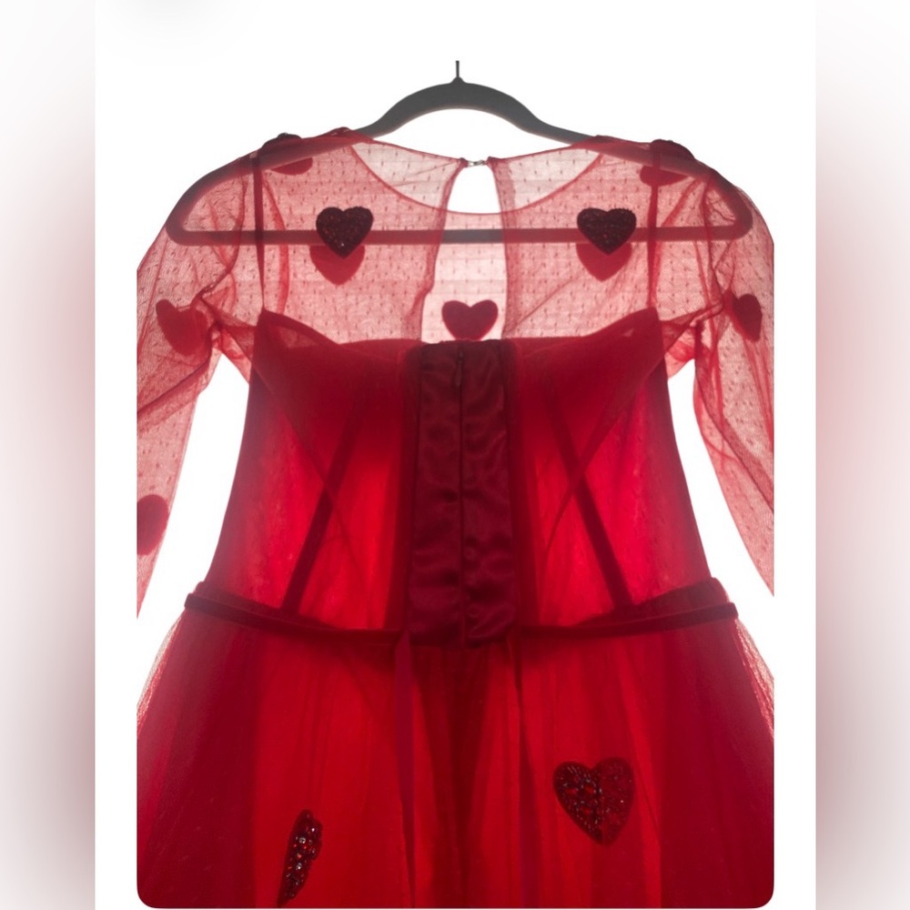 Teuta Matoshi Draped Heart Dress size 6 pristine condition
Beautiful red - Picture 9 of 16
